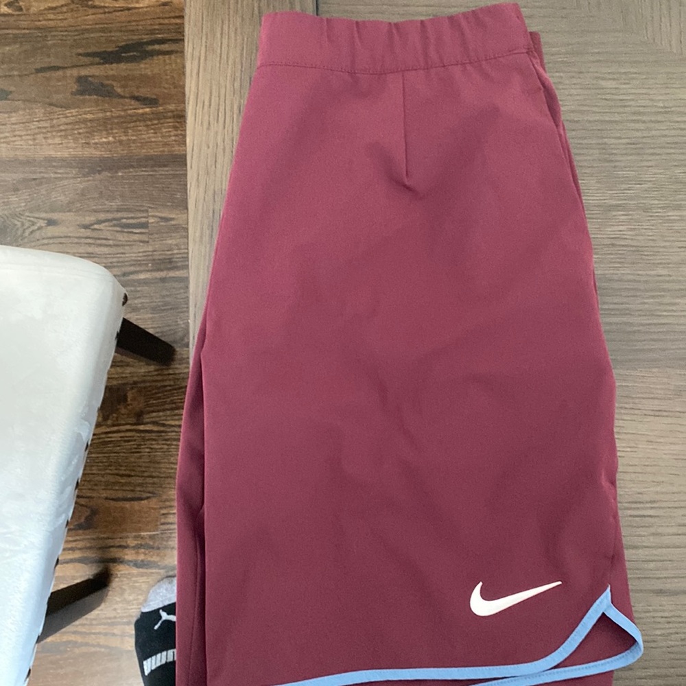 Men's Nike Tennis Shorts - DriFit (maroon)